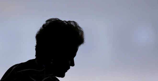 La silueta de la presidenta de Brasil, Dilma Rousseff, durante una ceremonia en el Palacio de Planalto. - REUTERS