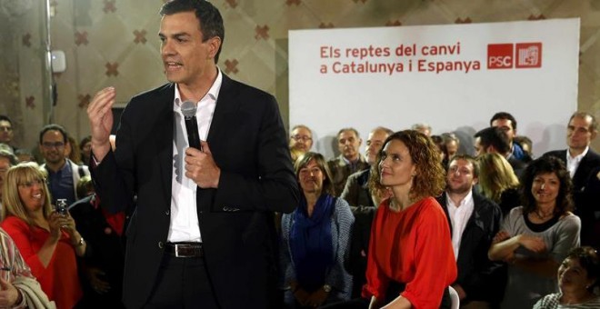 Pedro Sánchez junto a la candidata del PSC en las elecciones generales, Meritxell Batet. - EFE