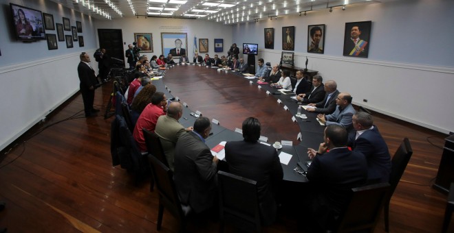 El presidente de Venezuela, Nicolas Maduro, en un Consejo de Ministros en el Palacio de Miraflores en Caracas. REUTERS
