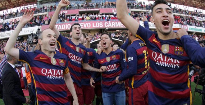 Los jugadores del Barça celebran el título de Liga. REUTERS/Pepe Marín