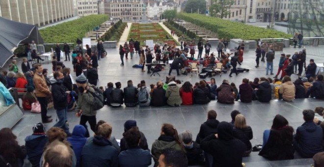 Concentración del 15-M belga frente al Mont des Arts, en el centro de Bruselas. Twitter - @marcheparis