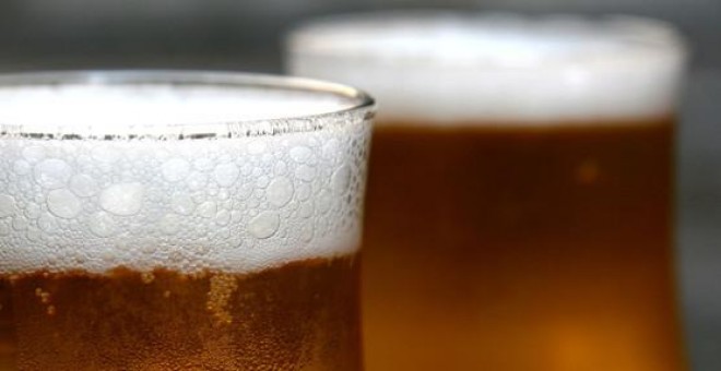 El equipo de la Universidad Complutense de Madrid ha desarrollado un método sencillo y de bajo coste para que los productores midan si la cerveza está rancia. / Orse