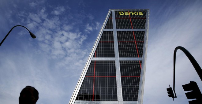 El edifio de las Torres Kio donde tiene su sede Bankia en Madrid. REUTERS/Susana Vera