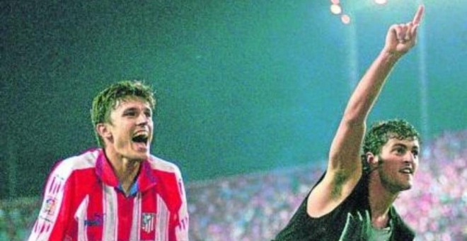 Toni y Kiko celebran el título de Liga logrado por el Atlético de Madrid en 1996.