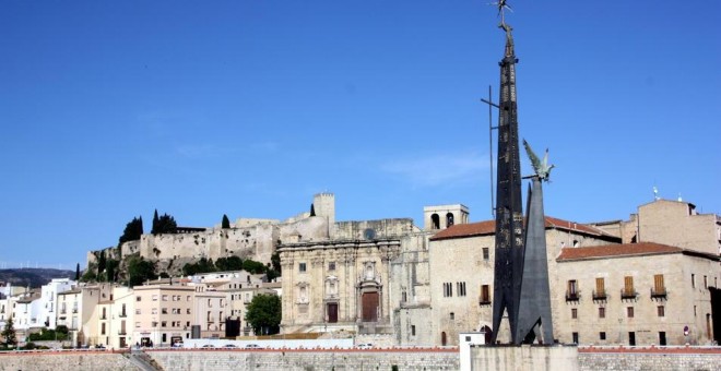 Monumento franquista en Tortosa, Tarragona.- EFE