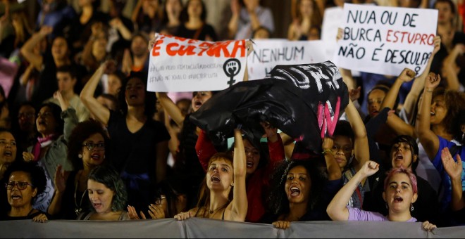 -protesta contra la violación y la violencia contra las mujeres en Río de Janeiro , Brasil.- REUTERS / Ricardo Moraes