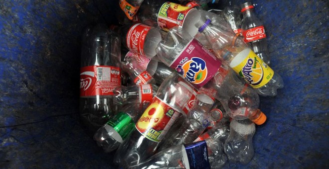 Envases de plástico reutilizables. AFP