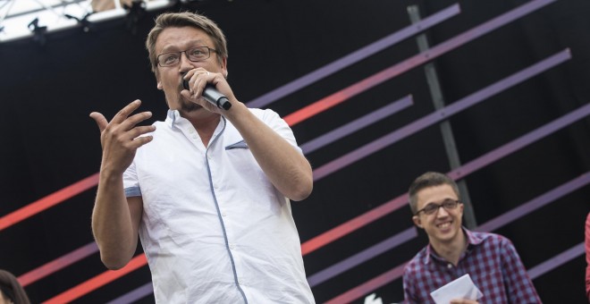 El lider de En Comú Podem, Xavier Doménech, junto al número dos de Podemos, Iñigo Errejón(d), durante el acto de precampaña en Barcelona. EFE/Quique García