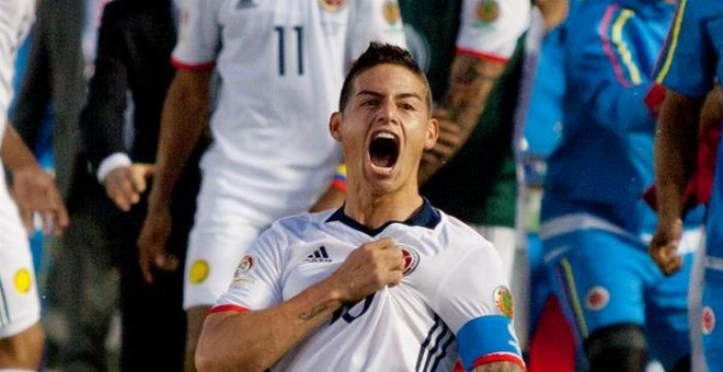 James Rodríguez celebra el segundo gol de la selección colombiana. EFE/Javier Rojas