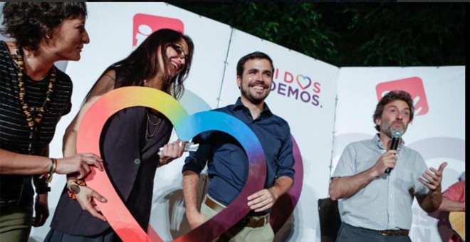 Alberto Garzón junto a Sol Sánchez durante su arranque de campaña en Madrid. IU- José Camó