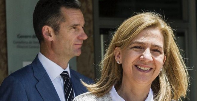 La infanta Cristina y su marido, Iñaki Urdangarin, a la salida de la sede de la Escuela Balear de la Administración Pública (EBAP) de Palma tras asistir a la presentación de las conclusiones del juicio del caso Nóos. EFE/Cati Cladera