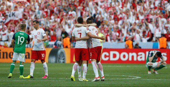 Los jugadores de Polonia celebran su victoria ante Irlanda del Norte. /REUTERS