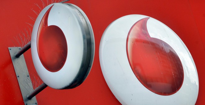 El logo de Vodafone, en una tienda de la operadora en Londres. REUTERS/Toby Melville