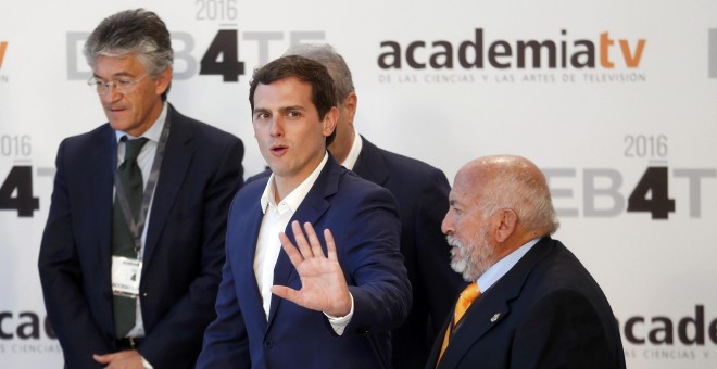 El líder de Ciudadanos, Albert Rivera, a su llegada al Palacio de Congresos de Madrid, donde se ha celebrado el único debate a cuatro de la campaña del 26-J. REUTERS/Juan Medina