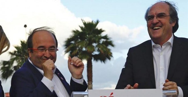 Iceta y Gabilondo bailan tras el mitin del PSOE en Getafe. EFE/J.P.Gandul
