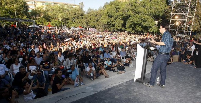 El candidato a la presidencia del Gobierno por Podemos, Pablo Iglesias, durante su intervención en el mitin de Unidos Podemos para las elecciones generales del 26J, celebrado en el parque Lo Morant de Alicante. EFE/Morell