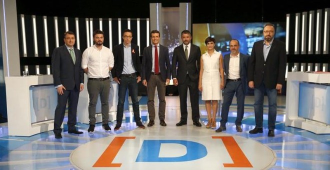 El cabeza de lista del PNV, Aitor Esteban; el cabeza de lista de ERC, Gabriel Rufián; el portavoz parlamentario de Podemos Íñigo Errejón; el vicesecretario de Comunicación del PP, Pablo Casado, el director de Informativos de RTVE, Julio Somoano, la portav