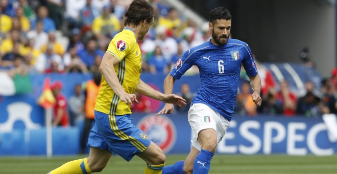 El italiano Antonio Candreva en un lance del partido contra Suecia. /REUTERS