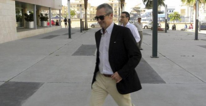 El concejal de Ciudadanos en el Ayuntamiento de Vélez-Málaga José Antonio Moreno, a su llegada a los juzgados. EFE/Enrique Hidalgo
