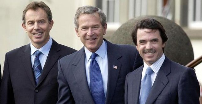 Tony Blair, junto a George Bush y José María Aznar, durante la cumbre de las Azores que precedió a la guerra de Irak.