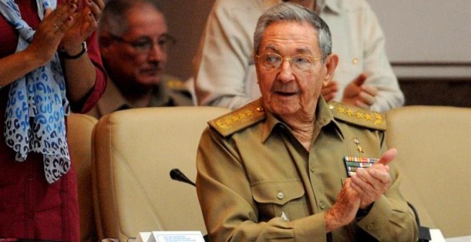 El presidente cubano, Raúl Castro, participa en la Asamblea Nacional de Cuba hoy, viernes 8 de julio de 2016, en La Habana (Cuba). Castro asiste hoy al primer pleno del año de la Asamblea Nacional de Cuba (Parlamento unicameral), donde se analiza la march