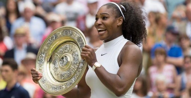 Serena Williams posa con su séptimo trofeo de Wimbledon/EFE.