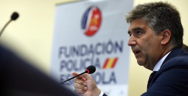 El director general de la Policía, Ignacio Cosidó, durante la inauguración hoy del curso de verano de la Universidad Complutense 'Libertad y seguridad frente a las nuevas amenazas' en el que intervendrán el fiscal jefe de la Audiencia Nacional, Javier Zar