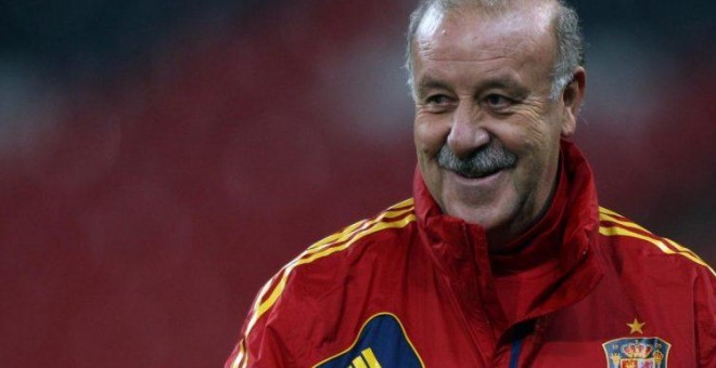 'Seguro que no estaré lejos del fútbol', asegura Vicente del Bosque. / EFE