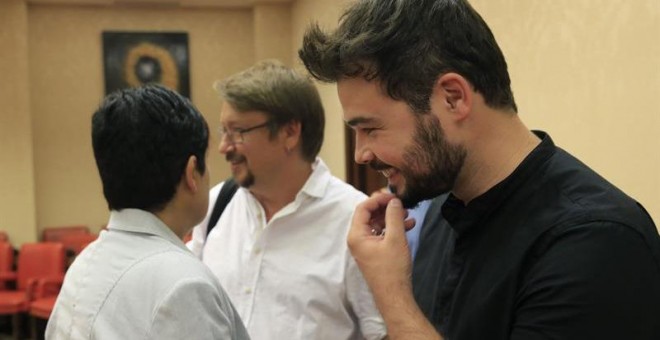 El portavoz de ERC Gabriel Rufián, junto al portavoz de En Comú Podem (ECP), Xavier Domènech. - EFE