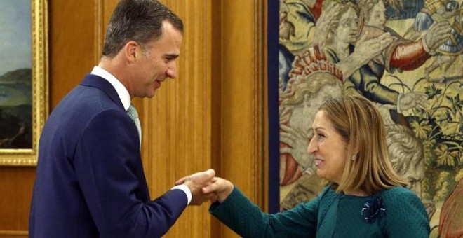Imagen de la reunión entre Ana Pastor, presidenta del Congreso y el rey Felipe II/EFE