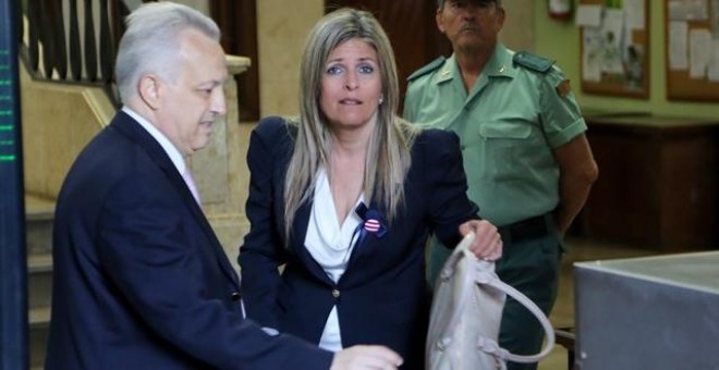 Ana Hermoso, exalcaldesa del PP, condenada a seis meses de cárcel  por el cohecho del bolso de Loewe. EP
