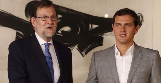 Rajoy y Rivera en la Sala del Comedor contiguo al Palacio del Congreso. EFE