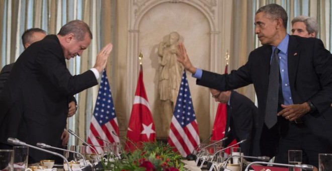 Los presidentes de Turquía y EEUU, Recep Tayyip Erdogan y Barack Obama, durante una una reunión en París. - AFP