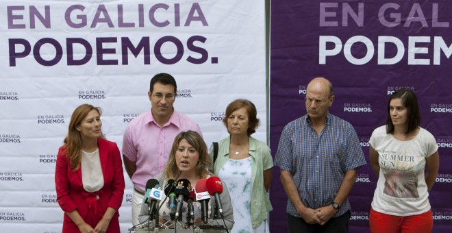 La secretaria general de Podemos Galicia, Carmen Santos, interviene durante la rueda de prensa que ha ofrecido para informar sobre los resultados de la consulta a la militancia sobre las elecciones gallegas del 25 de septiembre en coalición con En Marea.