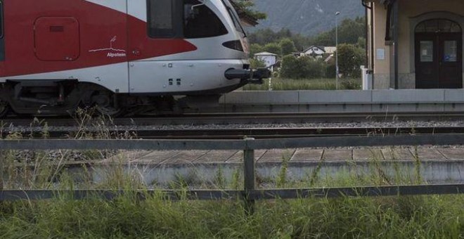 Imagen de la estación de tren de Salez-Sennwald, donde un hombre atacó antes de ayer a otros pasajeros en un tren suizo/EFE