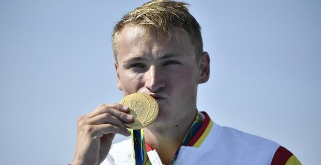 Marcus Walz besa la medalla de oro en el K1 1.000 metros. /AFP