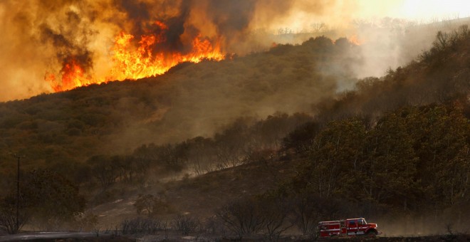 Imagen del incendio que está asolando el estado de California/REUTERS