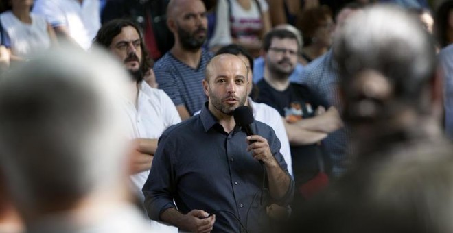 El candidato de En Marea a la Presidencia de la Xunta, Luis Villares, durante su intervención en el acto público celebrado hoy en A Coruña, donde se ha presentado la candidatura provincial del partido. EFE/ Cabalar