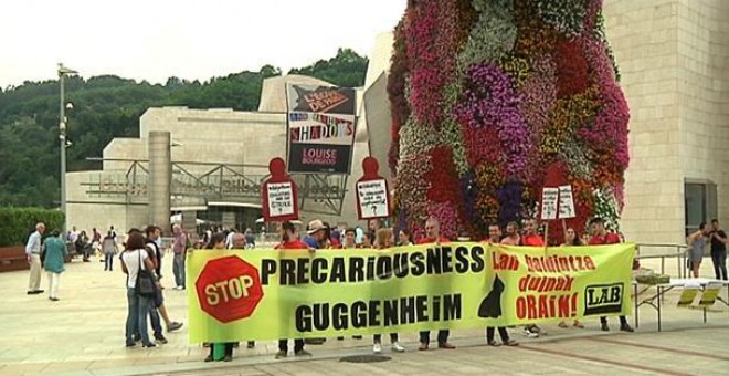Protesta de los educadores del museo Guggenheim de Bilbao. EiTB