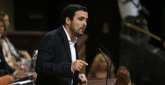 El coordinador de Izquierda Unida, Akberto Garzón, durante su intervención en la segunda sesión del debate de investidura del líder del PP, Mariano Rajoy, que se celebra este miércoles en el Congreso de los Diputados.- EFE