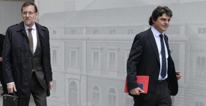 El jefe del Ejecutivo, Mariano Rajoy, junto al Secretario de Estado Jorge Moragas en una imagen de archivo. EFE