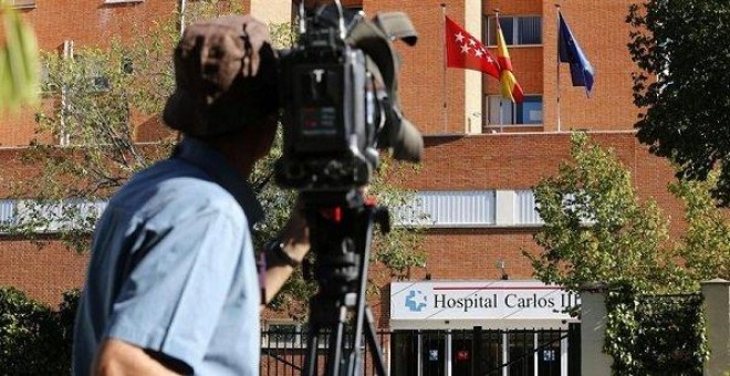 La enfermera está ingresada en la Unidad de Aislamiento del Hospital La Paz-Carlos III, de Madrid. / EFE