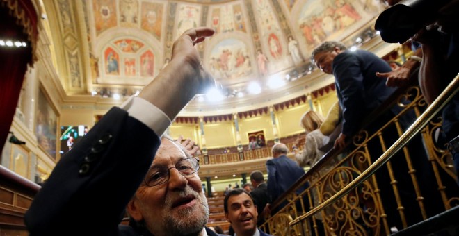 El presidente del Gobierno en funciones, Mariano Rajoy, tras su primera votación fallida en el debate de investidura que se celebró en el Congreso el miércoles. REUTERS/ Juan Medina
