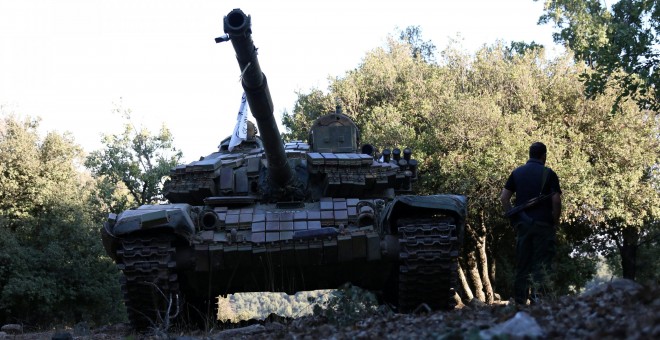Uno de los tanques en manos de los combatientes rebeldes. - REUTERS