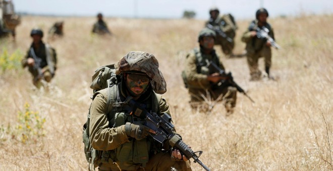 Soldados israelíes durante un entrenamiento en los Altos del Golán ocupados. - REUTERS