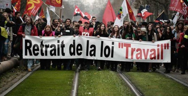 Una manifestación de sindicatos y estudiantes contra la reforma laboral en Estrasburgo, Francia.- AFP