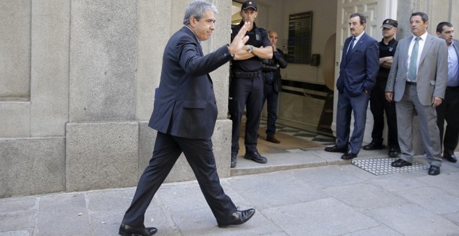 El exconseller Francesc Homs a su llegada al Tribunal Supremo donde declara como investigado por su papel en la consulta soberanista del 9-N. EFE/Emilio Naranjo