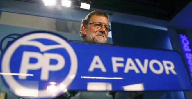 El líder del PP, Mariano Rajoy, durante la rueda de prensa ofrecida tras el Comité Ejecutivo Nacional del partido reunido hoy en la sede de la calle Génova, en Madrid, para analizar los resultados de las elecciones vascas y gallegas. EFE/J.P.GANDUL