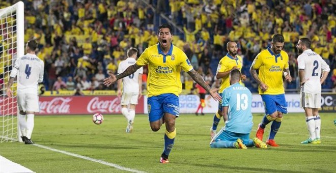 Sergio Araújo celebrando su gol ante el Real Madrid. /EFE