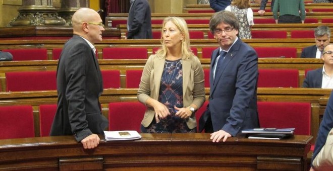 El Presidente de la Generalitat, Carles Puigdemont, y los consellers Raül Romeva y Neus Munté.- E.P.